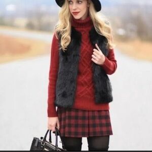 TOPSHOP FAUX FUR VEST SIZE 10 BLACK COLOR